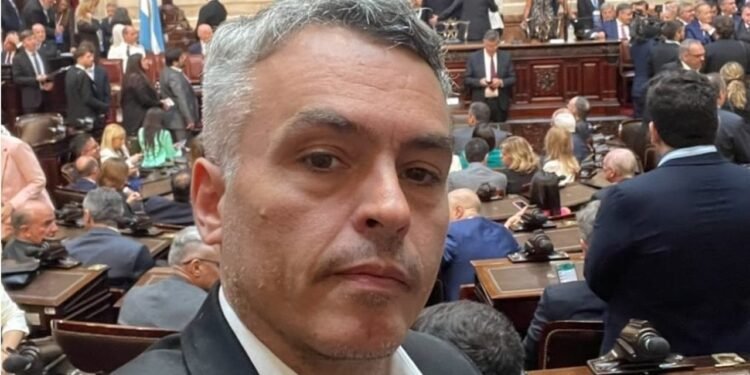 Dura crítica de Esteban Paulón a Milei por sus ataques al colectivo LGBTIQ+