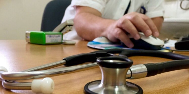 El Gobierno se reunió con las prepagas para que bajen el precio de las cuotas