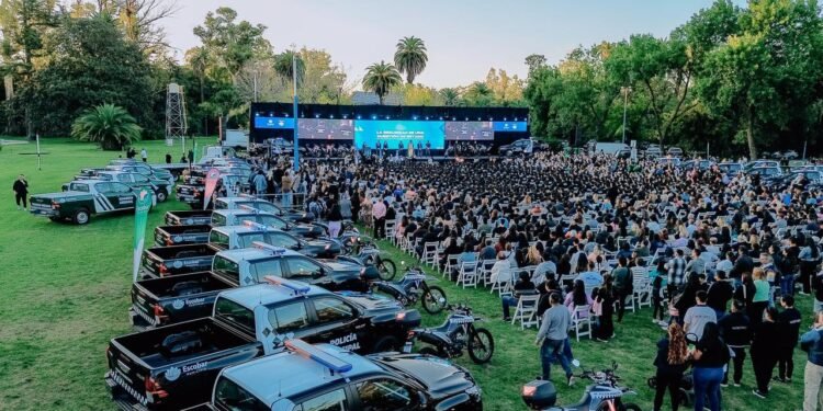 Escobar presentó su Policía Municipal. “Ni mano dura, ni blanda ni discursos bobos: mano firme, inteligente y responsable para avanzar contra la delincuencia”