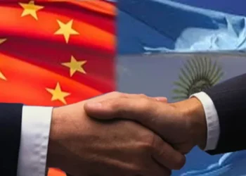 Pekín defiende el swap y cuestiona la injerencia de EEUU