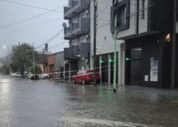La tormenta mantiene en alerta roja a varias ciudades de la provincia y ya hay 4460 evacuados y tres personas desaparecidas