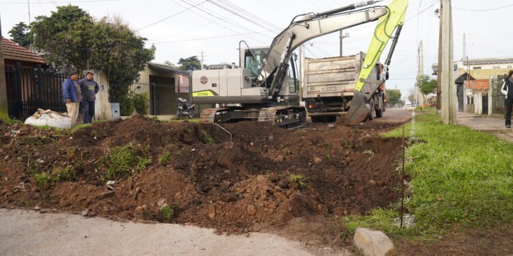 NUEVA OBRA DE ASFALTO EN PARQUE SAN MARTÍN
