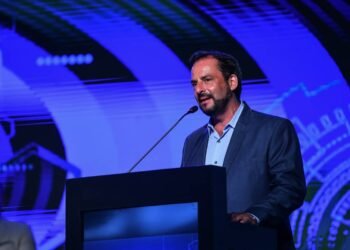 Ariel Sujarchuk: “El gobierno nacional está ejecutando un verdadero industricidio en la Argentina”.