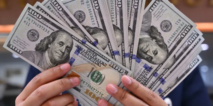 Intervención del Tesoro mantiene dólar oficial estable.