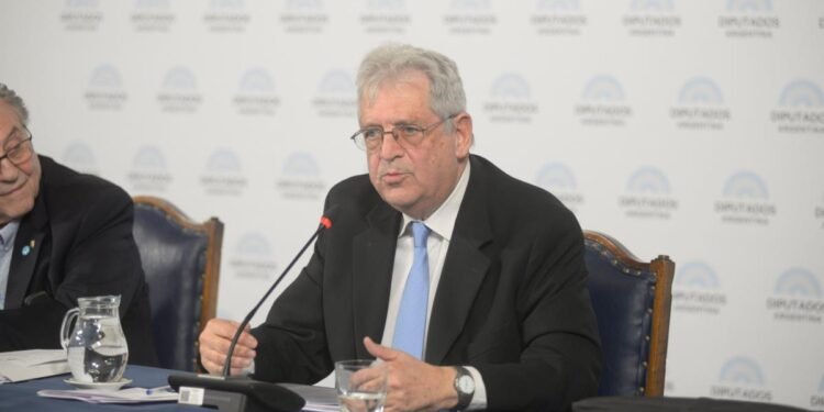 Rubinstein cuestiona el acuerdo con el FMI y el esquema cambiario