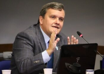 Hasta que no haya política clara, la volatilidad no cede: Abram.