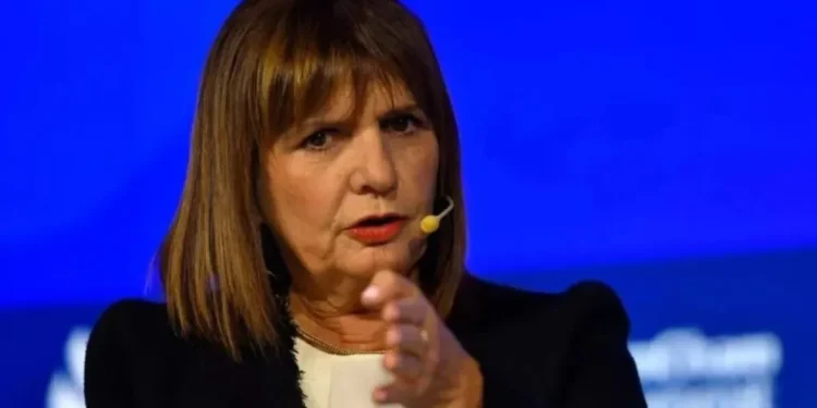 Tras triple crimen, Bullrich apuntó a Kicillof.