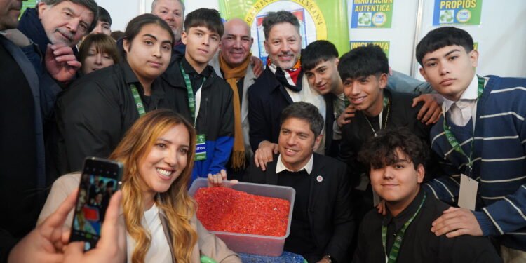 Menéndez recibió a kicillof en la expo “Hecho en merlo”