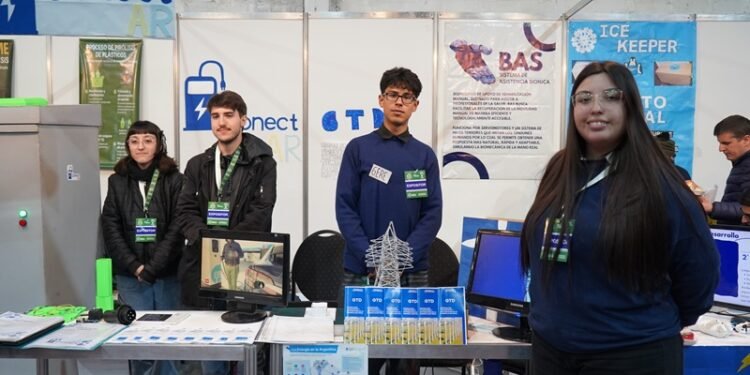 Menéndez inauguró la expo “hecho en merlo”