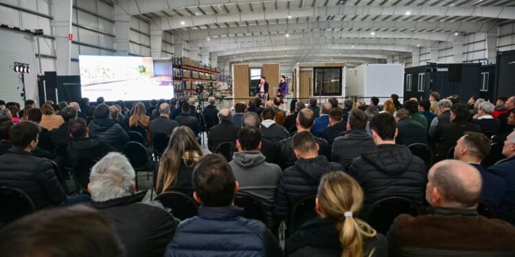 Los empresarios de Escobar presentaron junto a Ariel Sujarchuk inversiones por $977 mil millones que generarán más de 4000 empleos genuinos