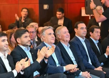 Gobernadores buscan superar la grieta con Lousteau, Ocaña y Randazzo.