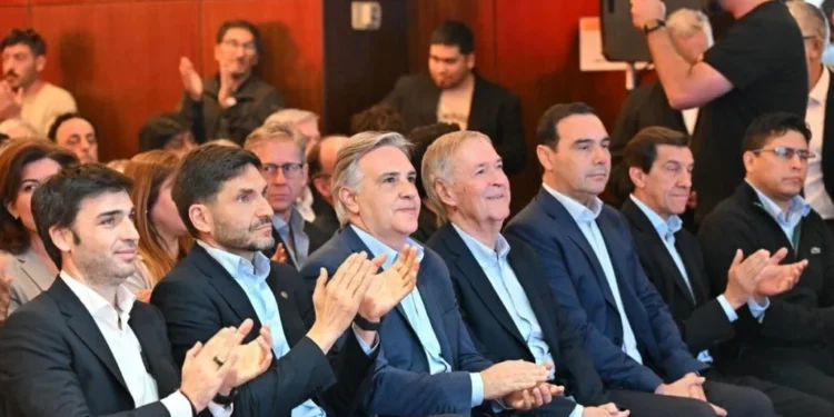 Gobernadores buscan superar la grieta con Lousteau, Ocaña y Randazzo.