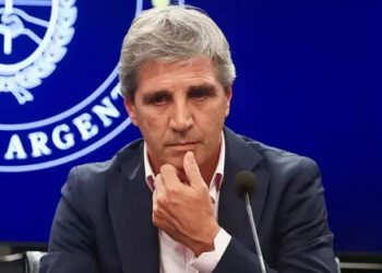 Luis Caputo insiste: “El lunes no pasa nada” con el dólar