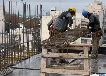 Empresarios reaccionan al LLA: Apuesta total por cambios.