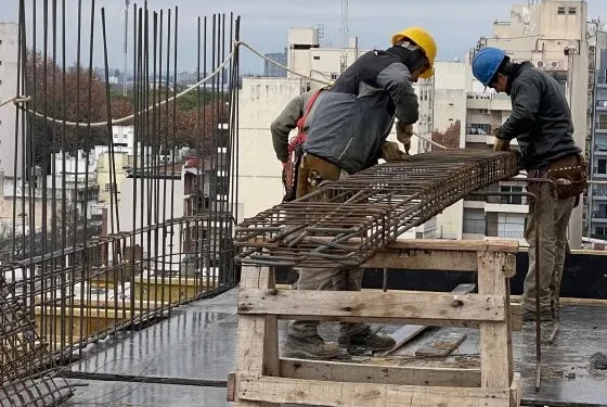 Empresarios reaccionan al LLA: Apuesta total por cambios.