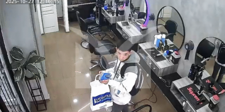 Robó una barbería y quedó registrado en las cámaras de seguridad