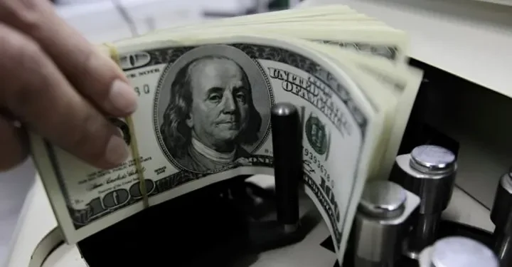 Menos presión cambiaria: Dólar oficial y mayorista.