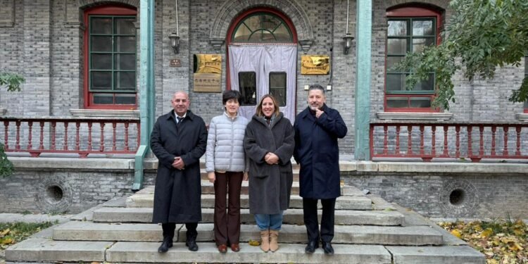 Mesa de trabajo con la academia china de ciencias sociales, principal centro de pensamiento de la república popular