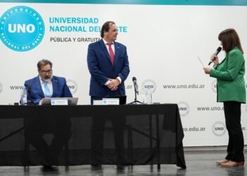 Gustavo Soos asumió como rectorde la Universidad Nacional del Oeste (UNO)
