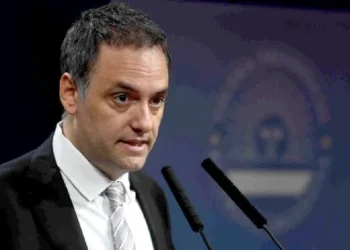 Choque de Adorni con la CGT por medida de fuerza.