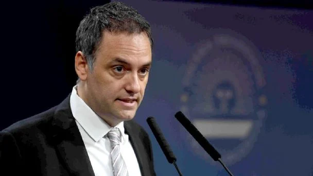 Choque de Adorni con la CGT por medida de fuerza.