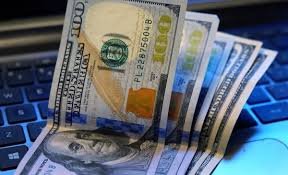 La divisa oficial acumula cuatro bajas y queda cerca de $1.400.