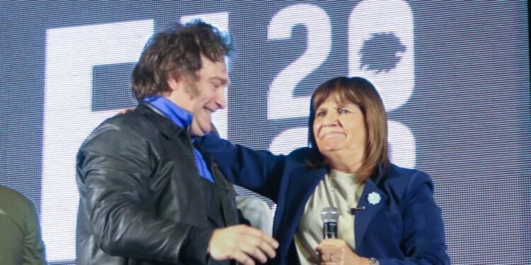 La ministra Bullrich: “Con la reforma, la historia cambia”.
