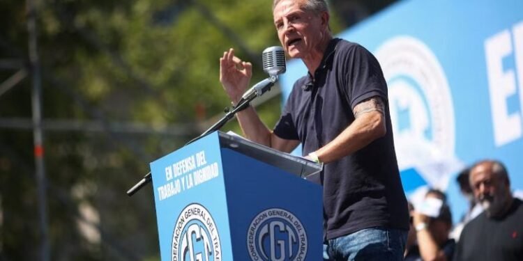 La CGT define hoy si habrá paro contra la reforma.