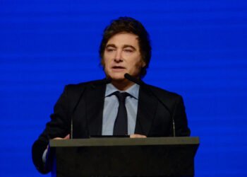 Milei critica a empresarios, periodistas y opositores durante homenaje a Adam Smith