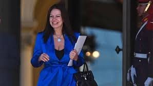 Pettovello a intendentes: “Dirigirse a quien corresponda”.