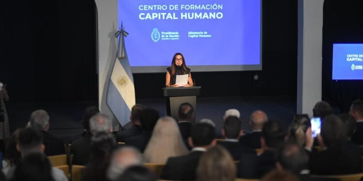 Pettovello presenta una innovadora plataforma para optimizar el control de las asignaciones sociales