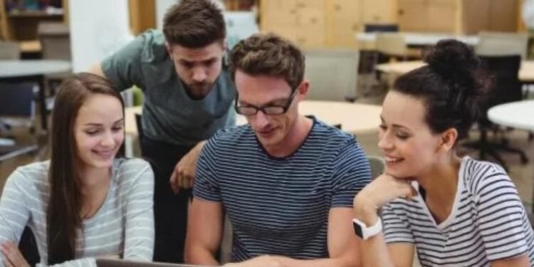 Cuatro de cada diez argentinos buscan empleo adicional para mantener su calidad de vida