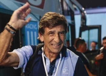 Racing se enfrenta a Barracas Central con un equipo renovado en busca de la clasificación