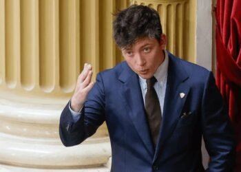 “Retrasado”: la durísima respuesta de Santiago Caputo para desmentir a Giacomini.