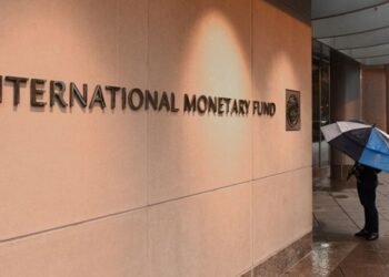 El FMI respalda la reforma laboral, pero exige un dólar flexible y más desregulación