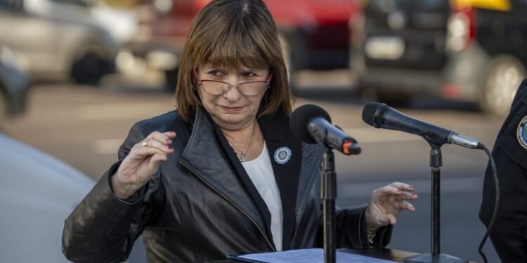 Patricia Bullrich intensifica su campaña al criticar el estado del subte en la Ciudad