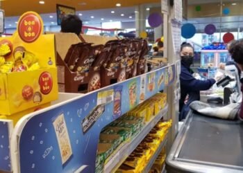 Proponen prohibir la venta y exhibición de productos no saludables en líneas de caja