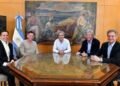  Milei se aferra a su programa económico mientras lo arrolla la realidad política