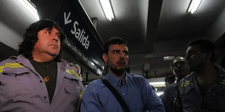 Interrupción del servicio en la Línea C del Subte por un inesperado paro gremial que afecta a más de 200 mil usuarios