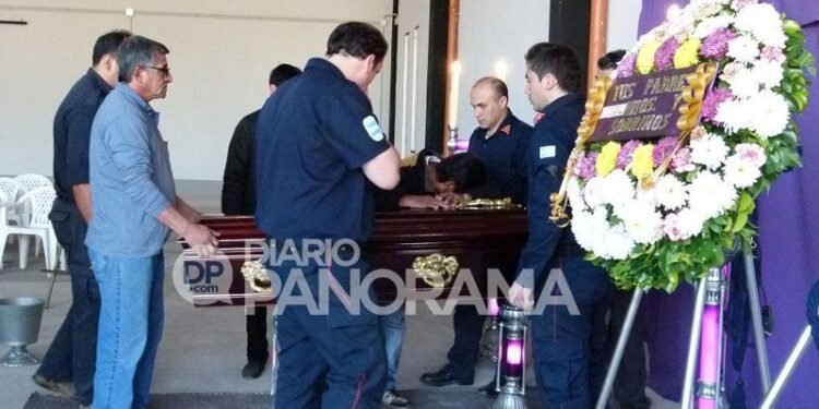 El conmovedor adiós a un joven bombero de 17 años tras un trágico accidente