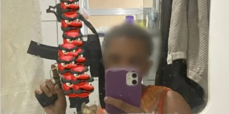 Un menor de 16 años investigado por intimidación pública tras publicar fotos con armas