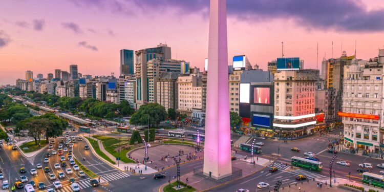 Aumento de ingresos en CABA supera la inflación, pero se profundiza la desigualdad