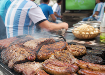 Costos actuales para organizar un asado y ver a la Selección Argentina