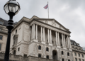 El Banco de Inglaterra mantuvo las tasas de interés, sin descartar aumentos futuros