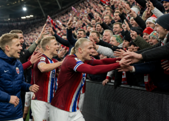 La singular celebración de los futbolistas noruegos con sus seguidores tras avanzar en el Mundial 2026