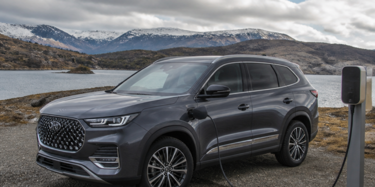 Un SUV híbrido enchufable con una extraordinaria autonomía llega a Argentina
