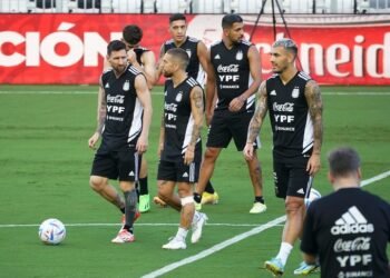 La Selección argentina se prepara en Kansas antes de su viaje a Texas para enfrentar a Honduras