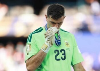 El Dibu Martínez cuestiona su futuro en la Selección: “Debo reflexionar si es el momento de dar un paso al costado”