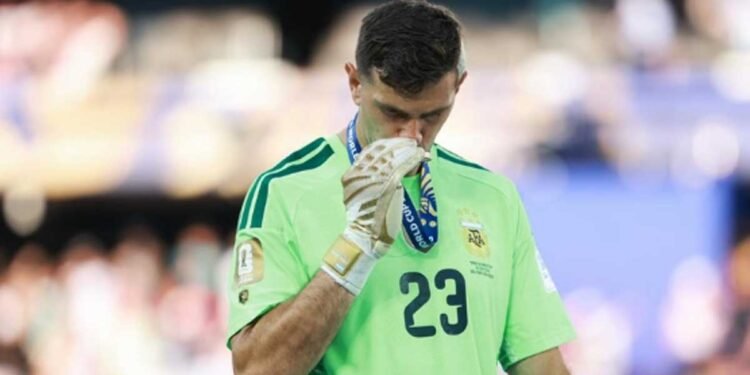 El Dibu Martínez cuestiona su futuro en la Selección: “Debo reflexionar si es el momento de dar un paso al costado”