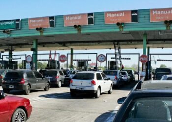 El Gobierno transfiere 1871 kilómetros de rutas nacionales a empresas privadas: implicaciones para los peajes a partir de este miércoles